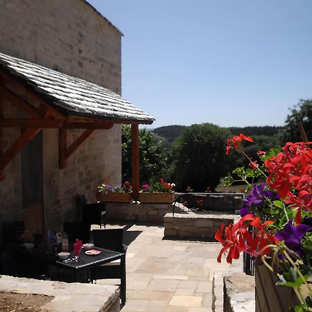 Gite Au Coeur Du Sauveterre Le Massegros Exterior photo