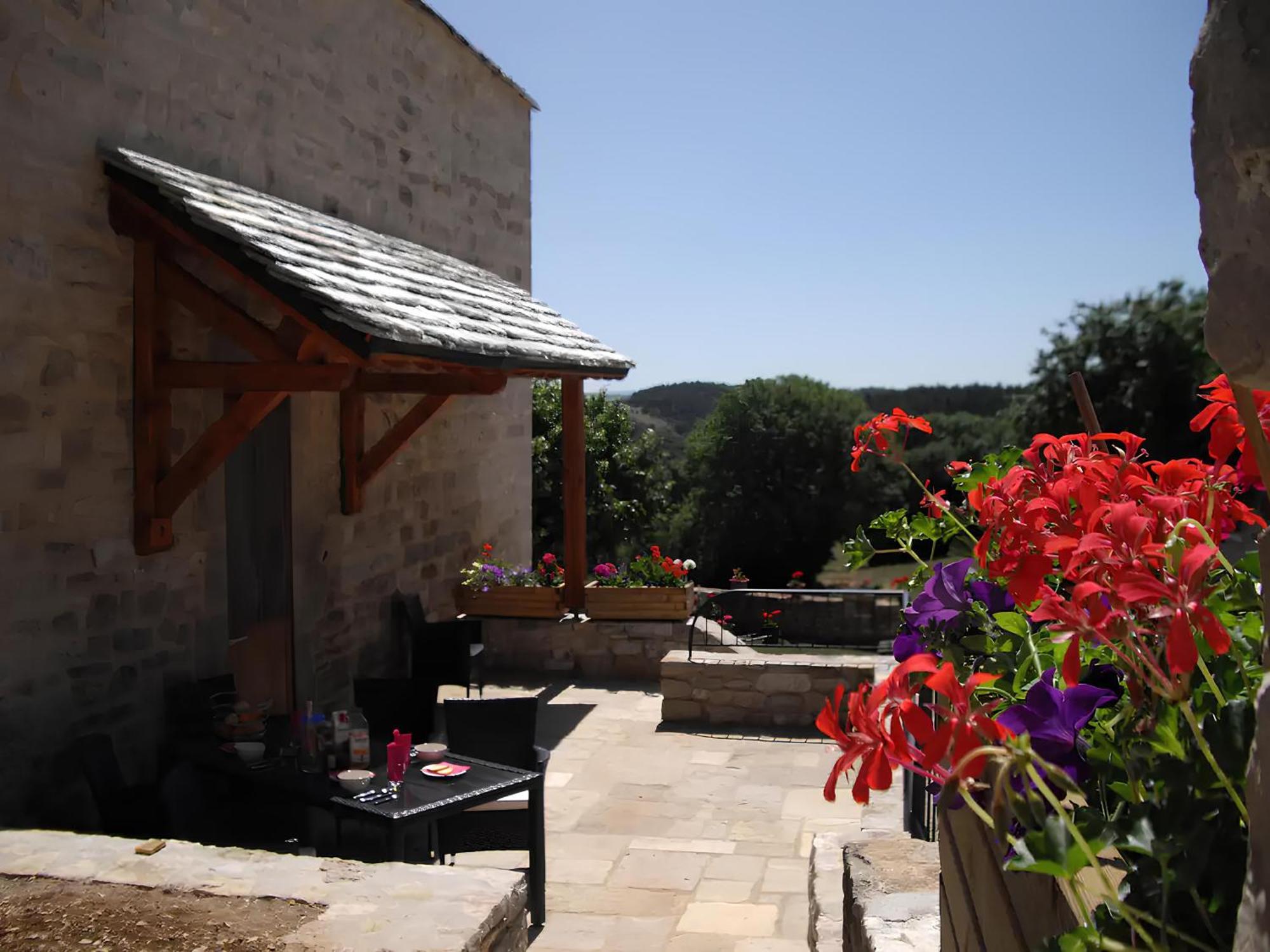 Gite Au Coeur Du Sauveterre Le Massegros Exterior photo